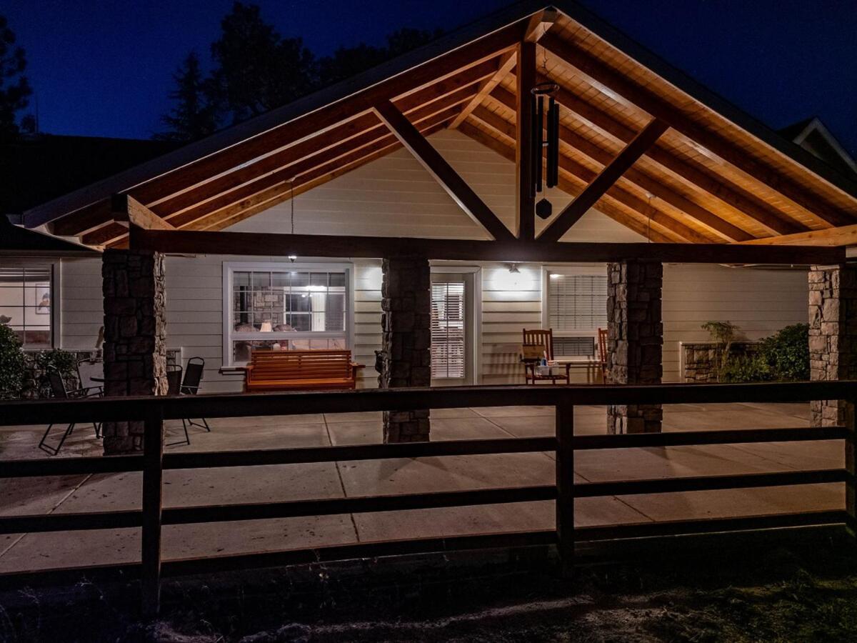 Scenic Mountain Views W Heated Pool, Game Room, And Hottubs Oakhurst