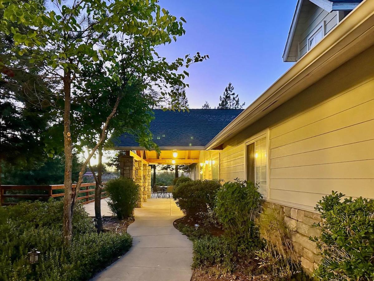 Casa vacanze Scenic Mountain Views W Heated Pool, Game Room, And Hottubs Oakhurst