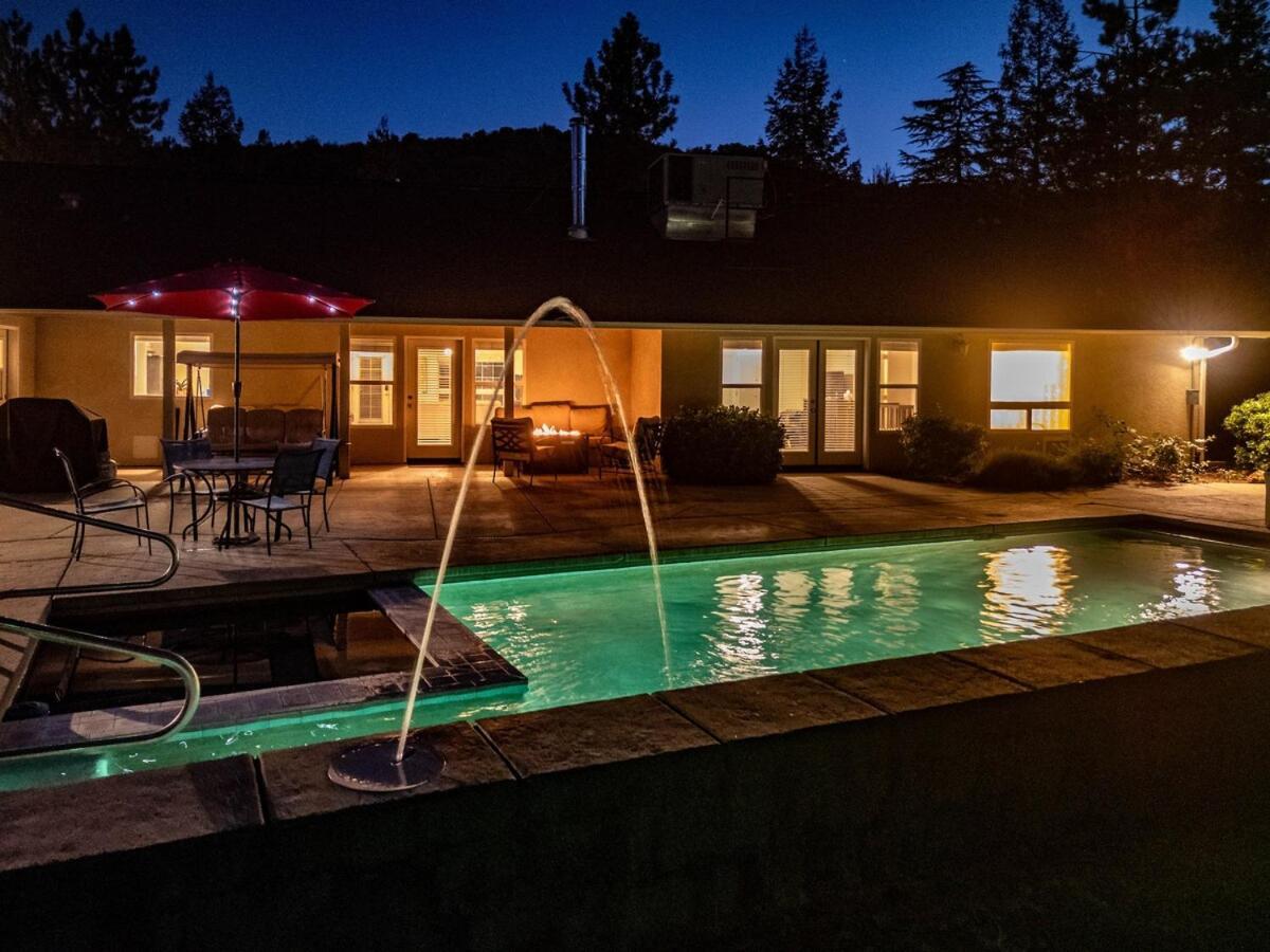 Casa vacanze Scenic Mountain Views W Heated Pool, Game Room, And Hottubs *