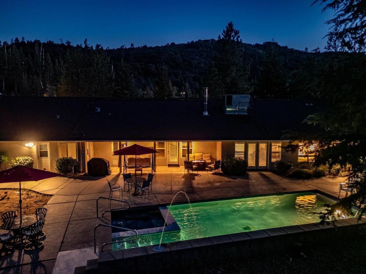 Casa vacanze Scenic Mountain Views W Heated Pool, Game Room, And Hottubs