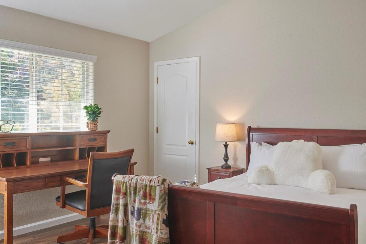 Casa vacanze Scenic Mountain Views W Heated Pool, Game Room, And Hottubs Oakhurst