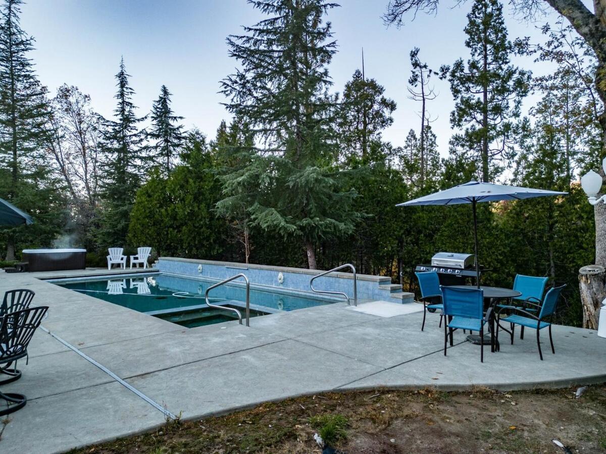 Scenic Mountain Views W Heated Pool, Game Room, And Hottubs Oakhurst