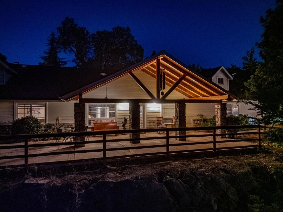 Casa vacanze Scenic Mountain Views W Heated Pool, Game Room, And Hottubs Oakhurst