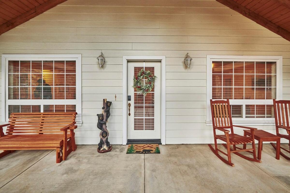 Casa vacanze Scenic Mountain Views W Heated Pool, Game Room, And Hottubs Oakhurst